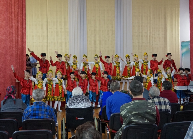 Праздничный концерт в доме престарелых